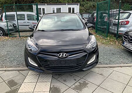 Hyundai i30 gebraucht kaufen Hyundai i30 Automatik Getriebe 1.6 Diesel Limousine