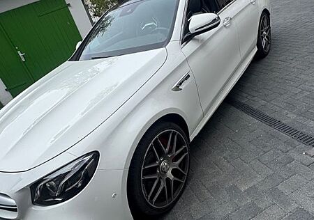 Mercedes-Benz E 63 AMG Mercedes-AMG E 63 S 4MATIC+ Autom. ...