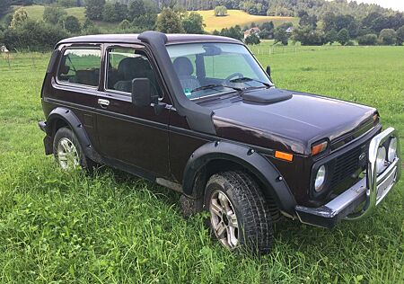 Lada Niva 1.7i 2121/4 BJ 2008