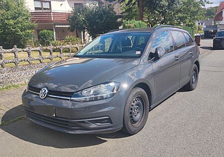 VW Golf Volkswagen 1.6 TDI SCR Variant Trendline
