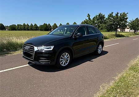 Audi Q3 1.4 TFSI S tronic / LED / Sitzheizung / Navi