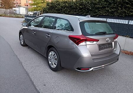 Toyota Auris Touring Sports Touring Sports 1,6-l-D-...