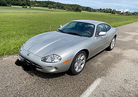 Jaguar XK8 Coupe - TOP mit Gutachten