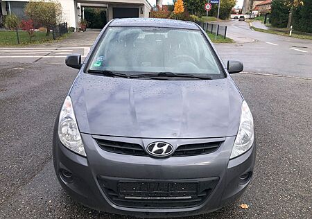 Hyundai i20 gebraucht kaufen Hyundai i20 Classic neue Winterräder