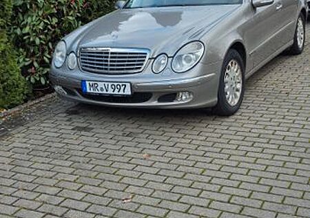Mercedes-Benz E 240 ELEGANCE Elegance TÜV neu Service neu !