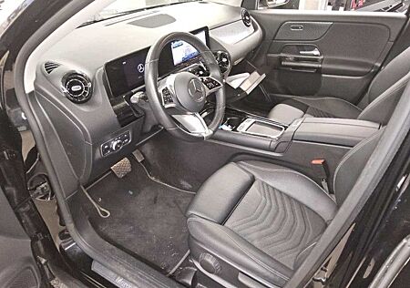 Mercedes-Benz GLA 180 LED Navi R.Cam SHZ Distr.+ Spurassist.