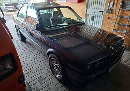 BMW 318 E 30 is