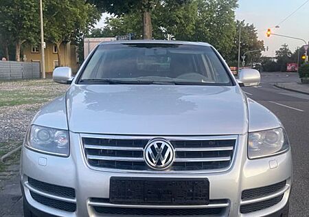 VW Touareg Volkswagen 3.0 V6 TDI Tiptronic Standard