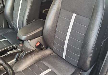 Ford Kuga 2,5 4x4 Titanium 5-tronic Titanium