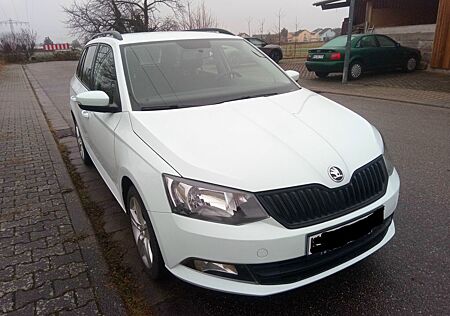 Skoda Fabia Kombi*Einparksens.*Freisprech*SHzg.evtl.Na