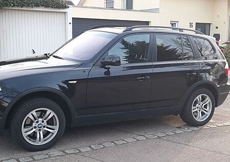 BMW X3 2.0d -Saphirschwarz-metallic Lackierung