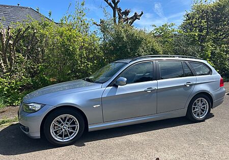BMW 320i Touring Leder Xenon Aut. Pano Navi AHK