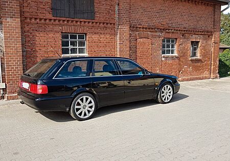 Audi S6 2.2 Avant 6-Gang -