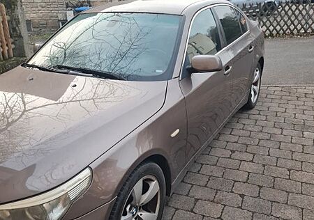 BMW 525i A -