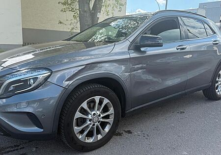 Mercedes-Benz GLA 200 GLA 200d/AUTOMATIK/XENON/KAMERA/EURO6