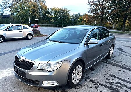 Skoda Superb 1.9TDI 1.Hand+Navi+PDC+scheckheft TÜV NEU