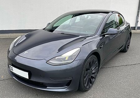 Tesla Model 3 Allradantrieb mit Dualmotor Performa...
