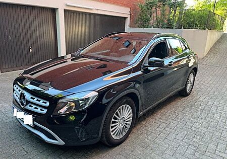 Mercedes-Benz GLA 180 - Navi, 2. Hd., S-Heft MB, Garantie MB