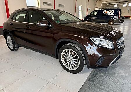Mercedes-Benz GLA 220 4Matic | AMG | 2x el. Sitze | Navi | LED
