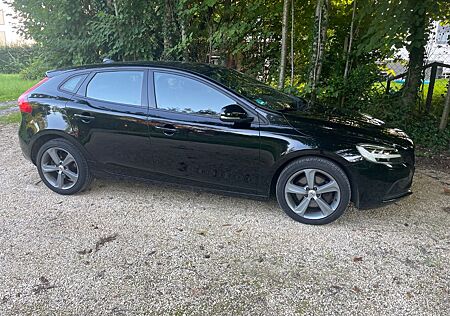 Volvo V40 T2 Momentum - HU neu