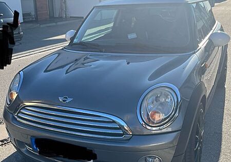 Mini Cooper 1.6 120 PS weiß grau