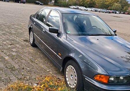 BMW 523i A