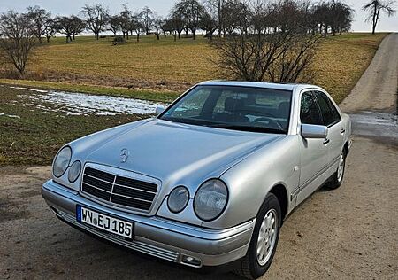 Mercedes-Benz E 230 W210
