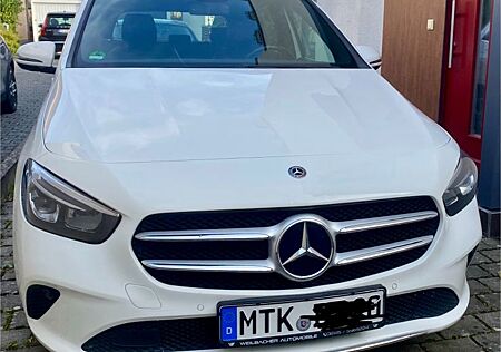 Mercedes-Benz B 180 DCT -mit LED Lichtern von Privat