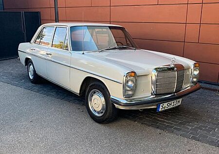Mercedes-Benz 220