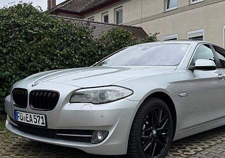 BMW 525d xDrive 218 PS Automatik | Navi | Leder