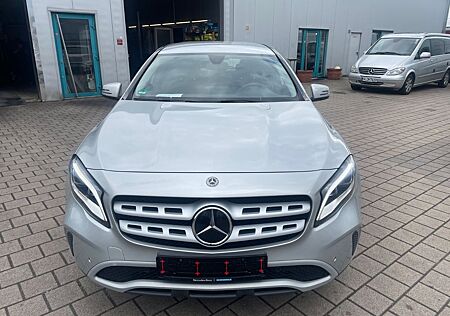 Mercedes-Benz GLA 200 Autom.-Navi-ILS-AHK-SHZ