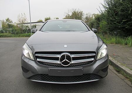 Mercedes-Benz A 180 BlueEfficiency*NAV*XENON*KAMERA*TEILLEDER