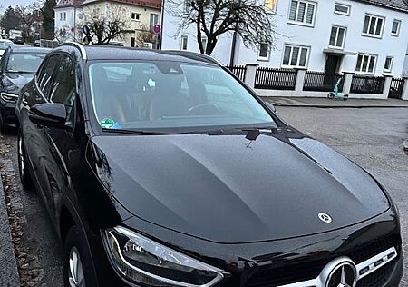 Mercedes-Benz GLA 180 DCT - 2021