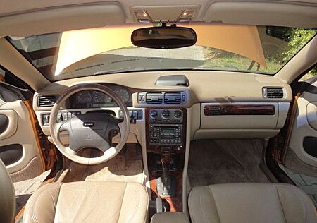 Volvo C70 T5 COUPE -in Mango