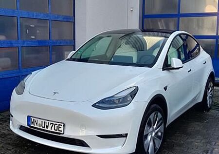 Tesla Model Y Long Range 6000lm Neuzustand top Preis