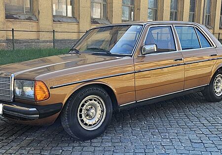 Mercedes-Benz 300 300D W123 Diesel 4-Gang H-Zul. TÜV NEU! techn 1A