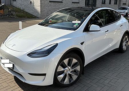 Tesla Model Y RWD 02/2023 34 000 km 1. Hand