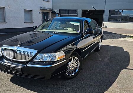 Lincoln Town Car Signature L