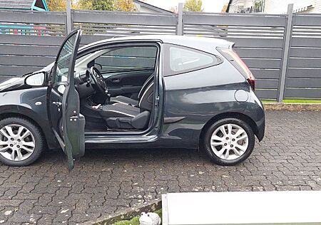 Toyota Aygo (X) Aygo (X) 1,0-l-VVT-i x x
