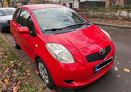 Toyota Yaris 1.3 Automatik TÜV neu