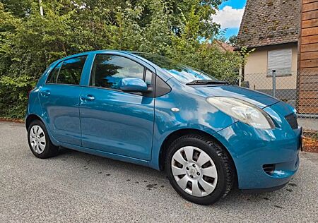 Toyota Yaris 1,3-l-VVT-i HU neu, 1 Hand, Rentnerauto
