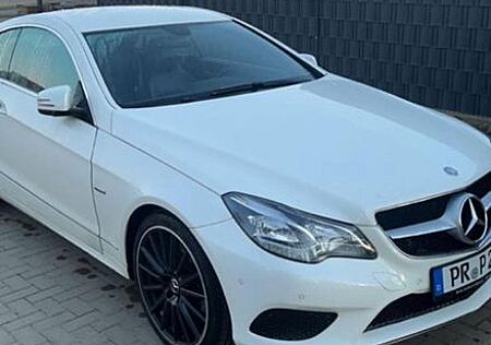 Mercedes-Benz E 250 Coupé BlueTEC -