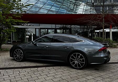 Audi A7 55 TFSI S tronic quattro -