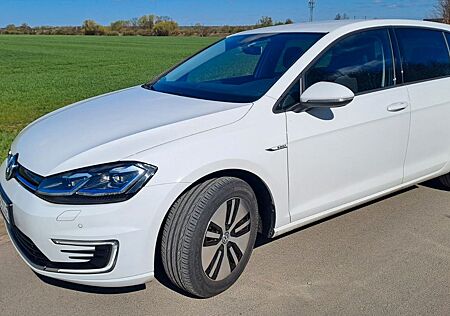 VW Golf Volkswagen e-, LED, Klima, CCS, NAV, PDC, ACC, LKA, SHZ