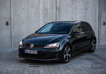 VW Golf Volkswagen 2.0 GTI