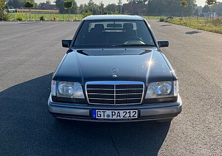 Mercedes-Benz 220 E220/Klima/Schiebedach/150ps