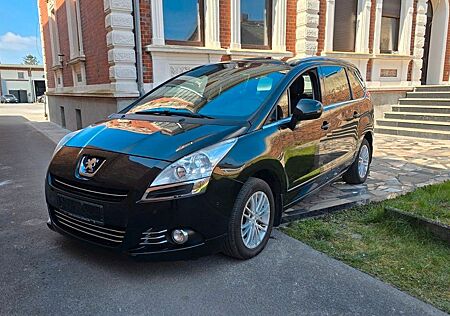 Peugeot 5008 1.6 Automatik Navi Head-Up Panoramadach TV