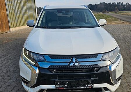 Mitsubishi Plug in Hybrid Outlander Plug-in Hybrid Outlander 2.4 MIVEC PLUG-IN H...