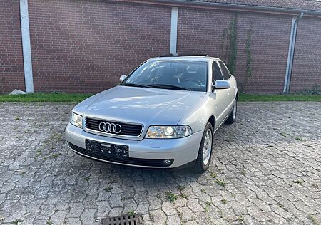 Audi A4 1.8 T tiptronic 1. Hand / Klima / AHK / Xenon