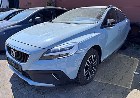 Volvo V40 D2 Cross Country Plus - LED + AHK